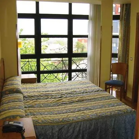 Astures 3* אוביידו